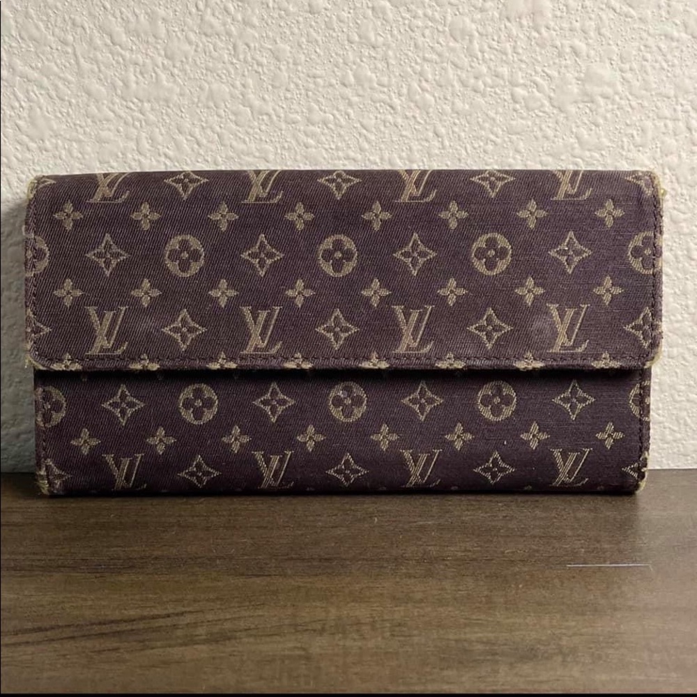 Louis Vuitton Sarah Mini Lin Long Wallet